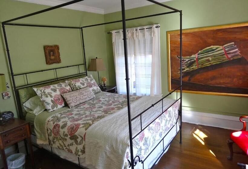Номер Deluxe, The Captain S House Heritage Bed & Breakfast