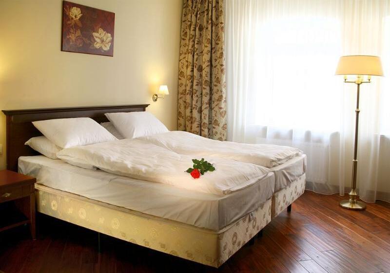 اتاق لوکس, Kobza Haus Old Town