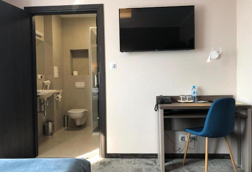 Трехместный Номер Комфорт, Sleep Wrocław