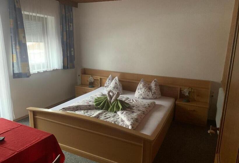 غرفة قياسية ثلاثية, Pension Schmiedhof