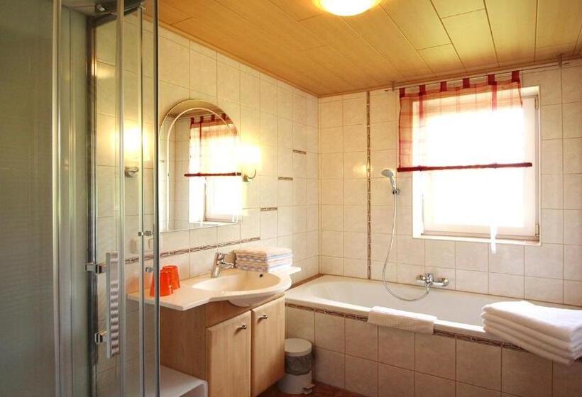 Апартаменты Comfort 2 Спальни, Knirschenhof