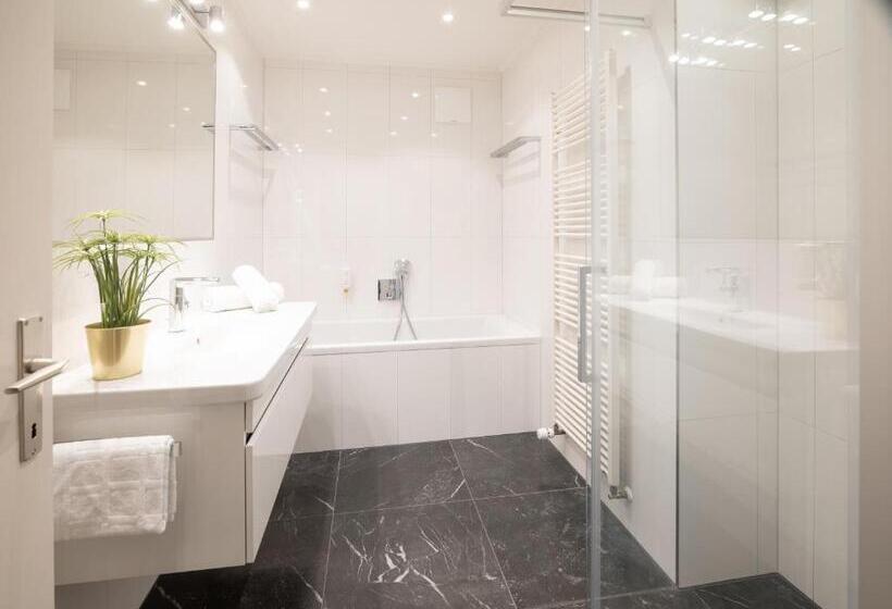 Family Suite, Stenitzer