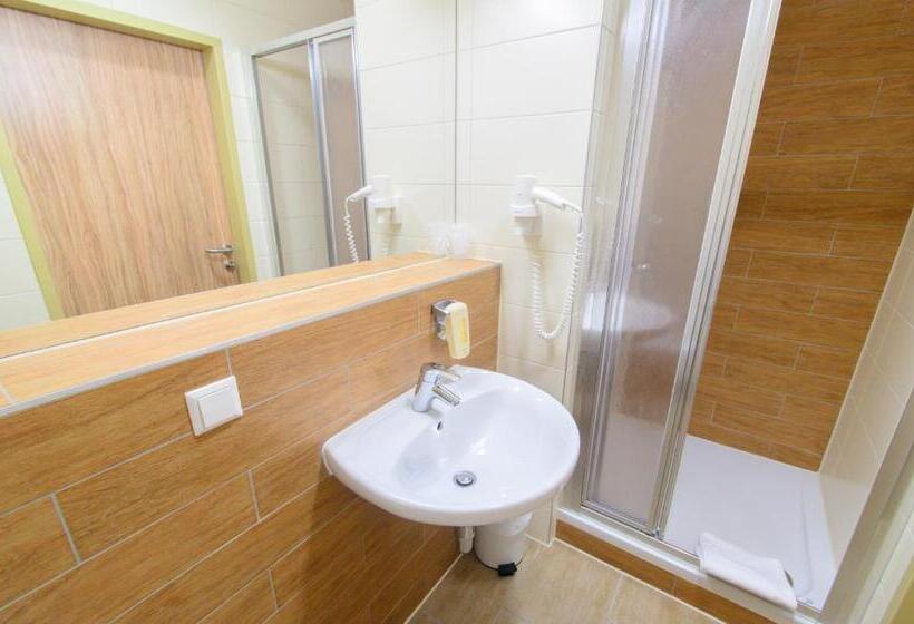 Четырехместный Номер Стандарт, Jufa Hotel Grünau Im Almtal