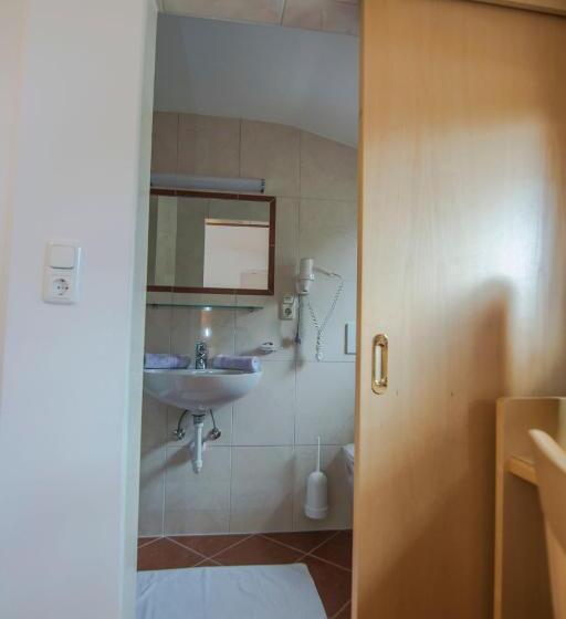 آپارتمان 3 خوابه, Pension Regina
