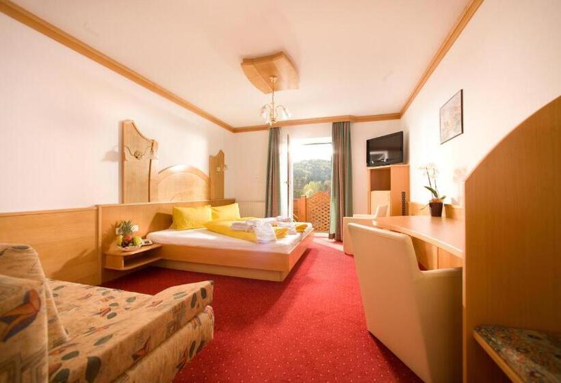 Семейный Номер, Dreimaederlhaus Pension