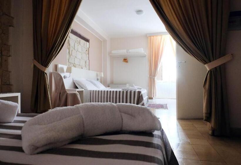 חדר קלאסי לארבעה, Nuova Mastrarua Rooms