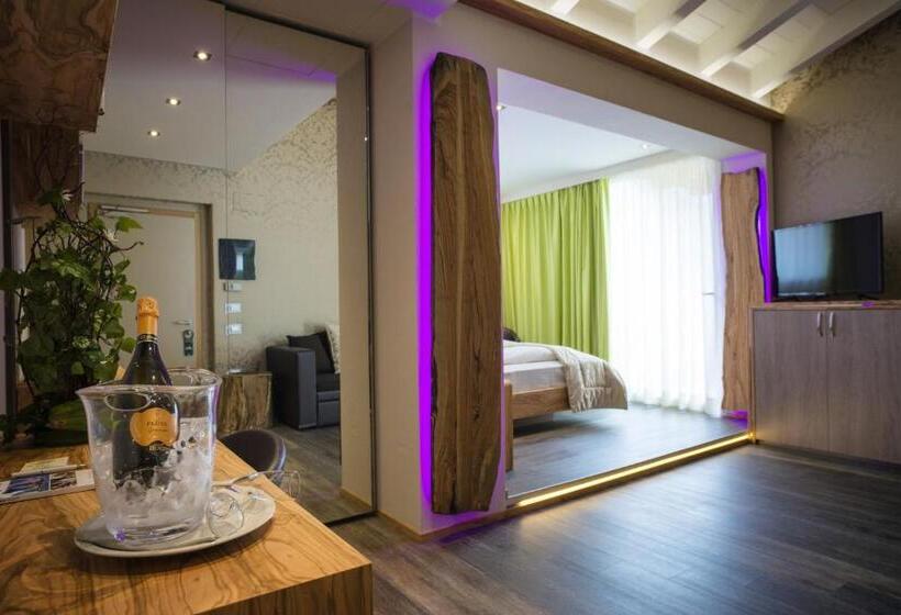 سوییت جونیور با چشم‌انداز دریاچه, Aktivhotel Santalucia