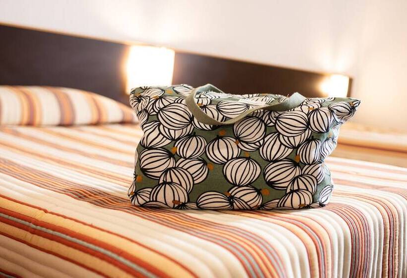 Номер Стандарт Трехместный, Hôtel Hélianthe