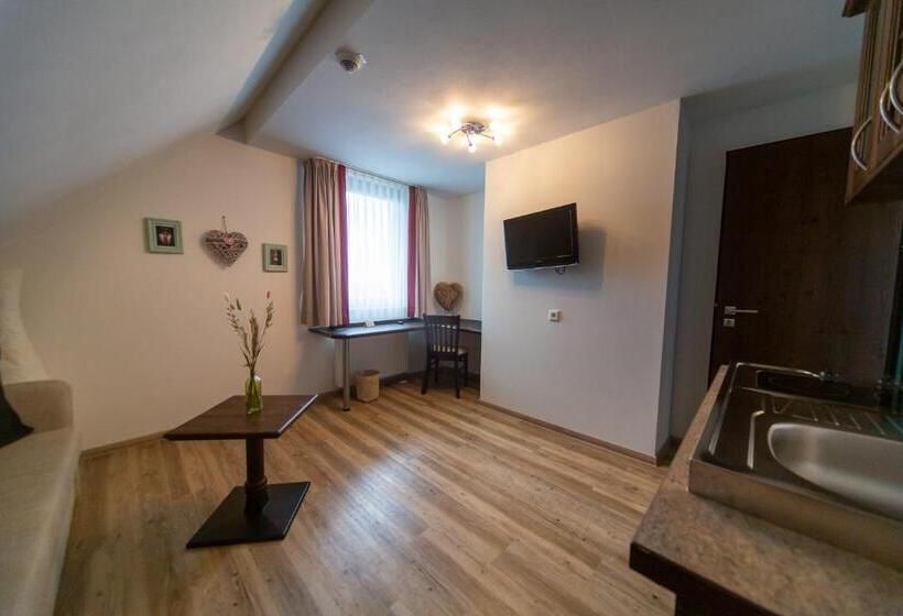 Апартаменты 1 Спальня, Restaurant Auerhahn