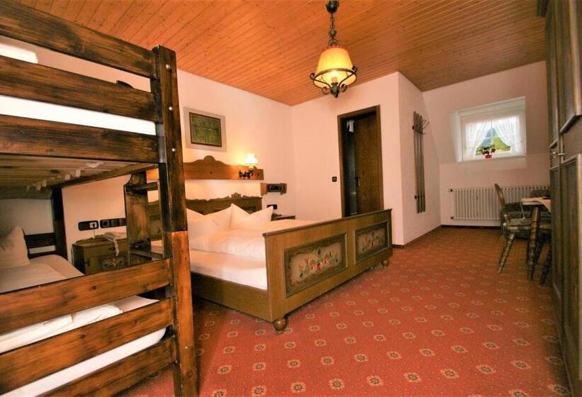 Семейный Номер, Zur Traube Schwarzwaldhotel & Restaurant Am Titisee