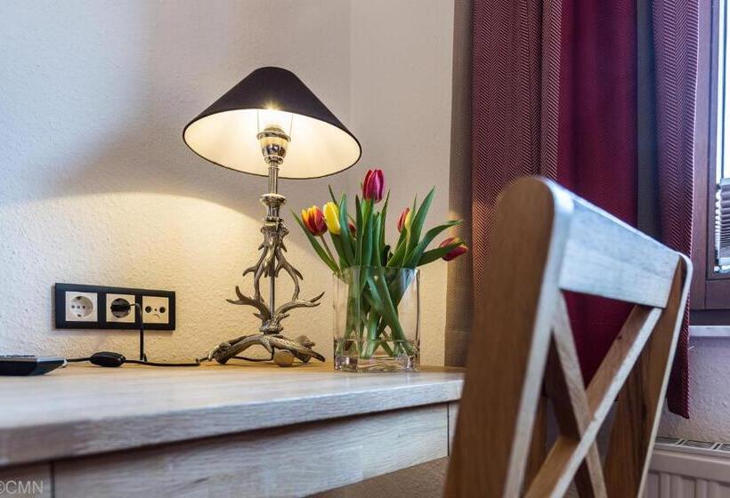 Семейный Номер Вид на Сад, Landhotel Baumwipfel