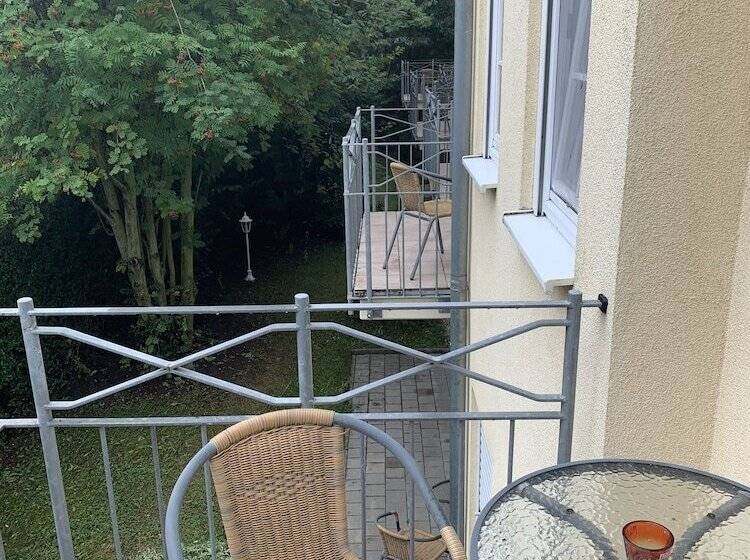 Семейный Номер, Zwei Länder