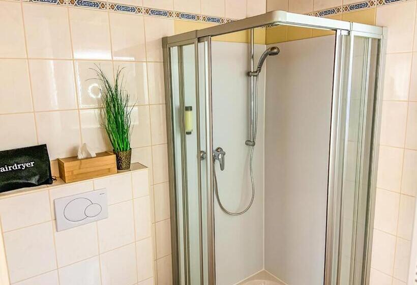 Номер Стандарт, Moselhotel Weinhaus Simon ``sauna``restaurant``eladesäule