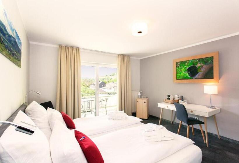 Номер Deluxe с Балконом, Moselhotel Weinhaus Simon ``sauna``restaurant``eladesäule