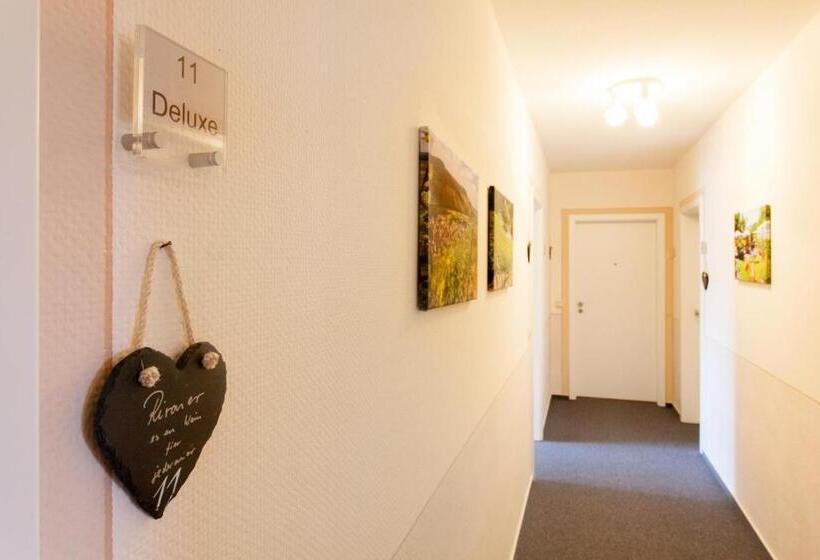 Номер Deluxe с Балконом, Moselhotel Weinhaus Simon ``sauna``restaurant``eladesäule