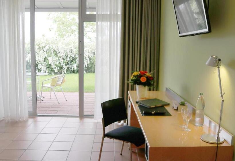 Бунгало Стандарт, Seminarhotel In Der Manfred Sauer Stiftung
