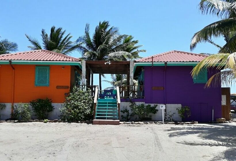 Хижина, Coco's Beachfront Cabanas