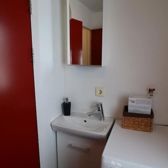 اتاق استاندارد با سرویس بهداشتی مشترک, Sandhaugar Guesthouse