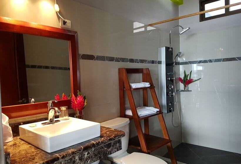 Студия Deluxe, Bluebay Bugenvil Lake Lodge