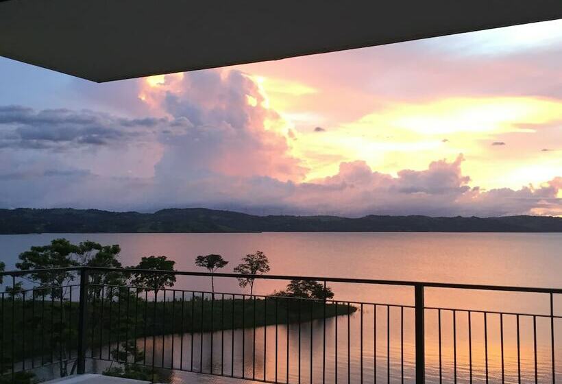 Студия Deluxe, Bluebay Bugenvil Lake Lodge