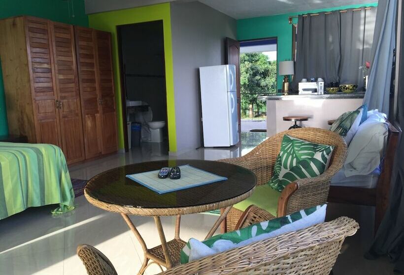Студия Deluxe, Bluebay Bugenvil Lake Lodge