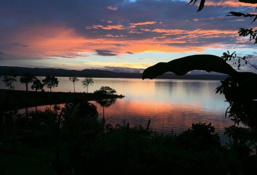Студия Стандарт, Bluebay Bugenvil Lake Lodge