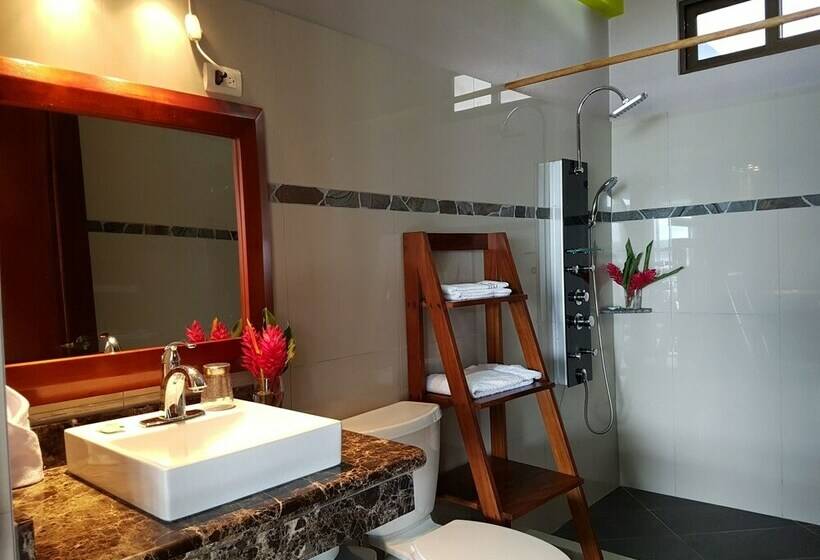 Студия Deluxe, Bluebay Bugenvil Lake Lodge