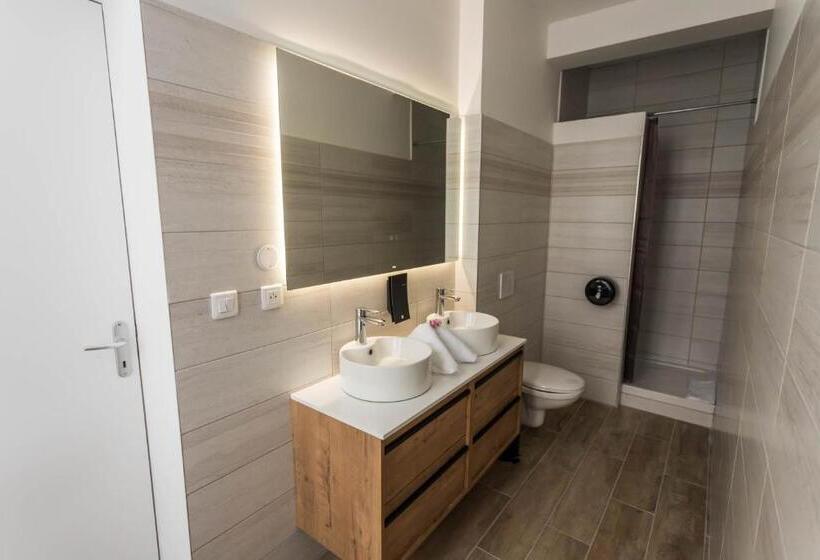 Номер Стандарт Вид на Город, Restaurant Côte Garonne Le Balcon Des Dames   Tonneins Marmande Agen   Chambres Climatisées