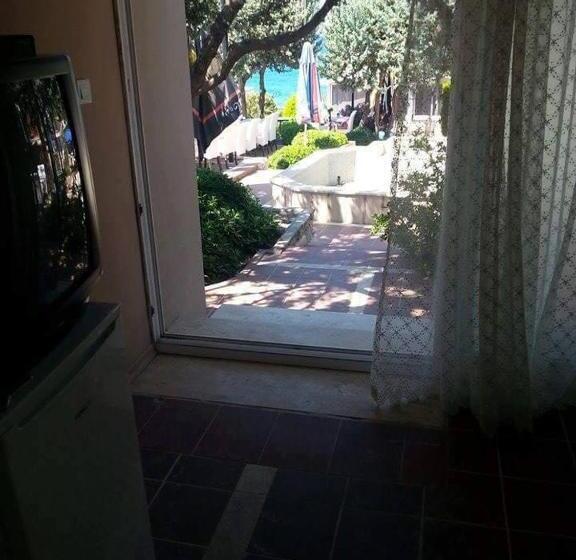 Triple Room Sea View, Yona Motel