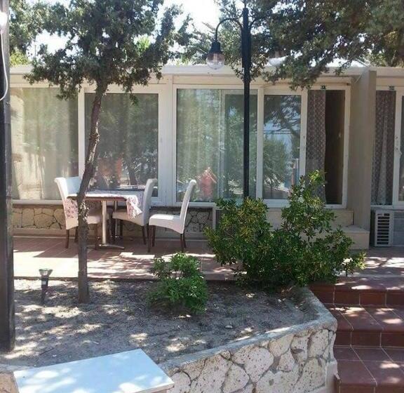 Triple Room Sea View, Yona Motel