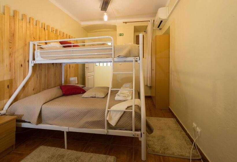 Трежместный Номер Economy, Beja Hostel