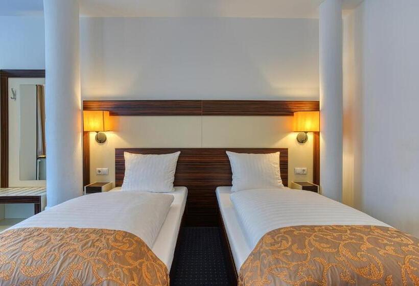 Номер Стандарт Трехместный, Centro Hotel Braunschweig, Trademark Collection By Wyndham