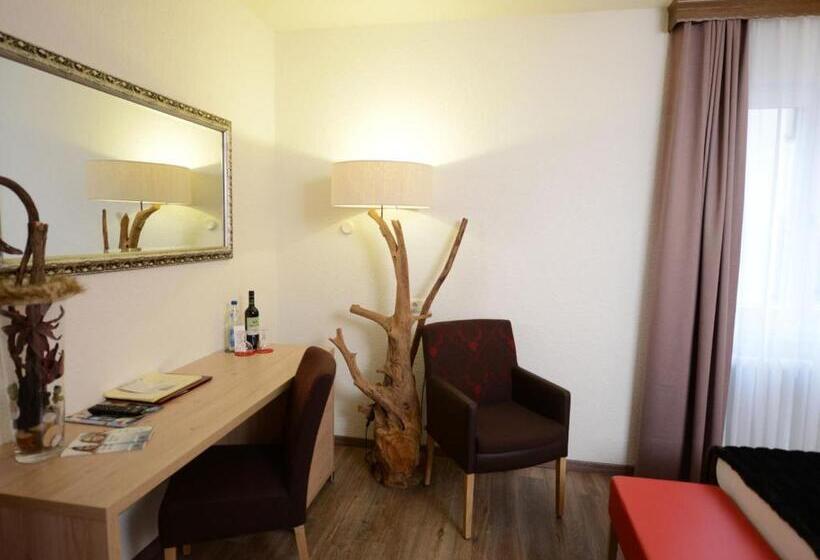 Номер Стандарт, Land Gut Hotel Zum Löwen Garni