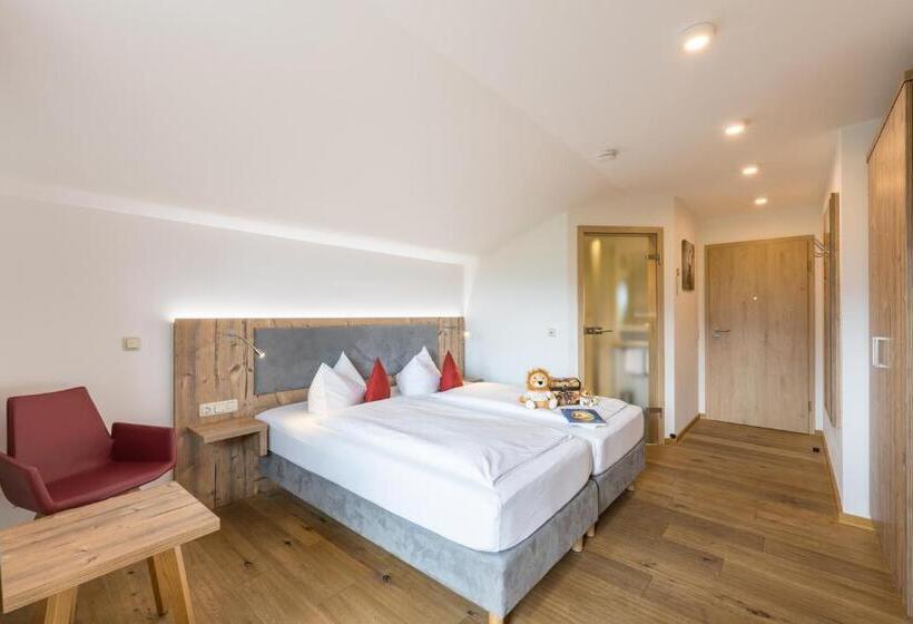 Номер Стандарт Вид на Горы, Familienhotel Löwen