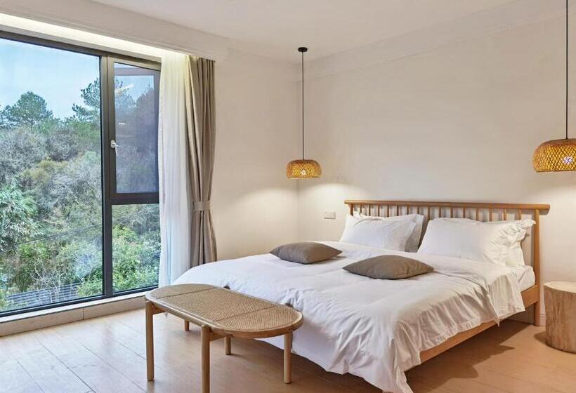 Семейный Номер, Riverside Retreat