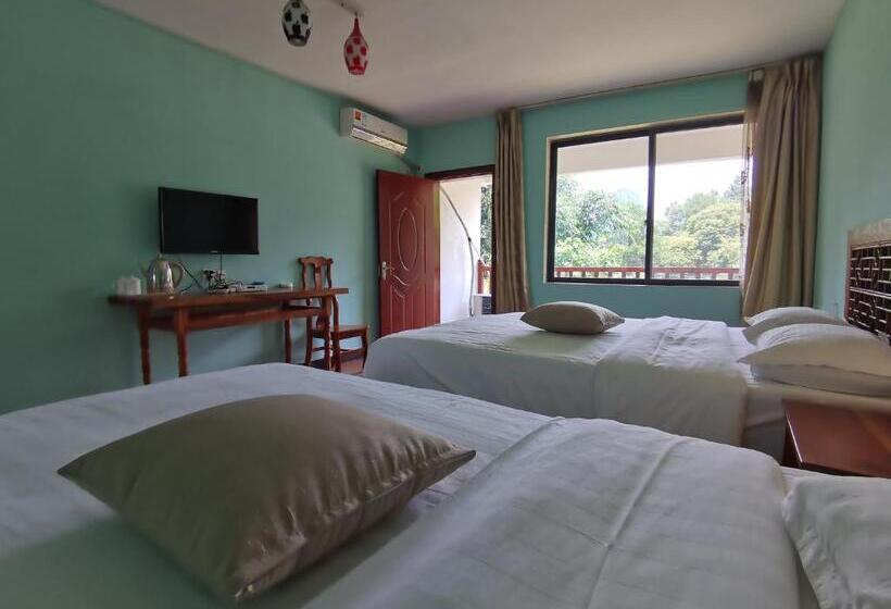 Семейный Номер, Riverside Retreat