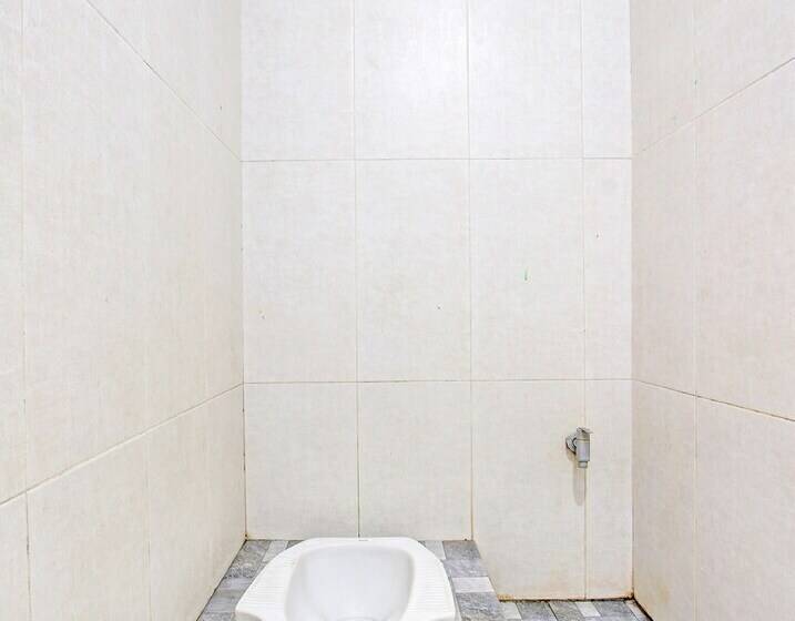 Трежместный Номер Economy, Spot On 91521 Mayong Guesthouse