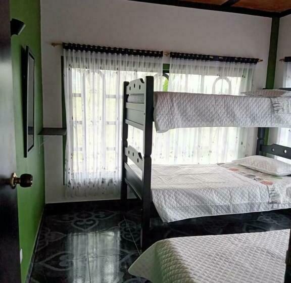 家庭间, Solarte Hostel