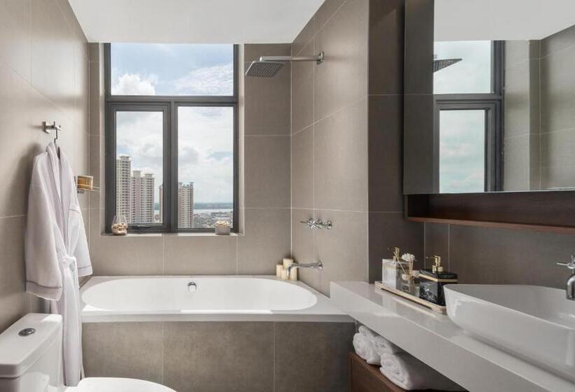 Номер Deluxe, The Peninsula Phnom Penh