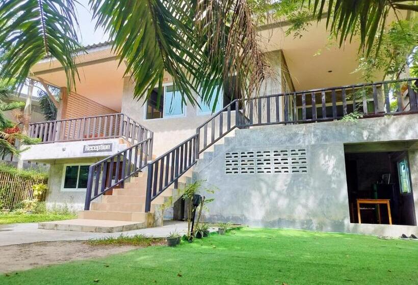 Номер Deluxe, The Zohan Resort & Travel Agency