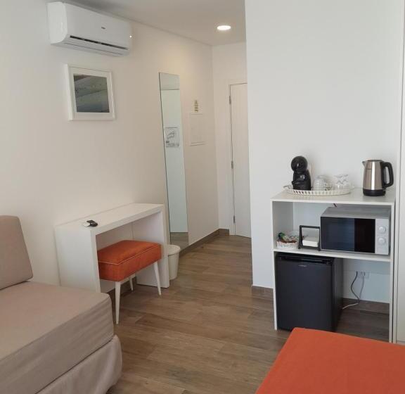 اتاق استاندارد سه تخته با چشم‌انداز استخر, Algarpapa Rooms