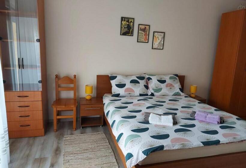 اتاق خانوادگی, Apartmani Malina