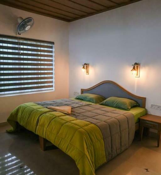 اتاق خانوادگی با چشم‌انداز کوه, The Nirvana Resort Munnar