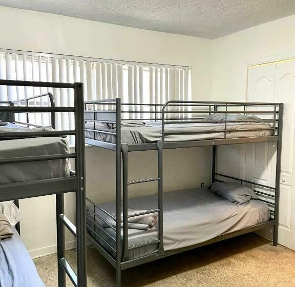 Кровать в Общей Комнате, Miami House