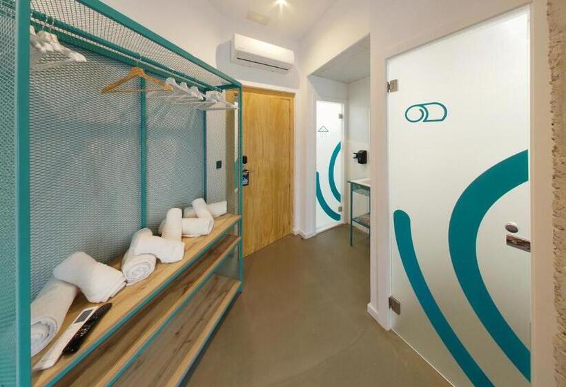四人标准间, Konk Hostel