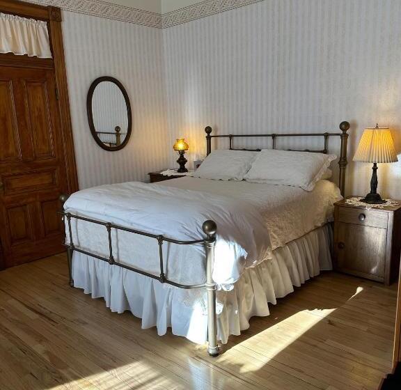 Номер Deluxe с Балконом, Gable House Bed And Breakfast Inn