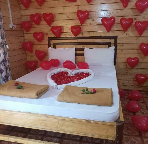 اتاق لوکس, Happy Shack Beach And Wooden Huts