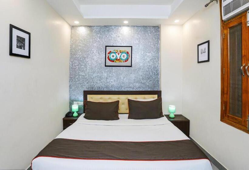 Трехместный Номер Классика, Collection O 93220 Hotel The Signature Inn