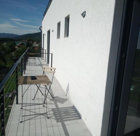 Номер Deluxe, Casa Prieteniei   Camere   3 Km Piatra Neamț