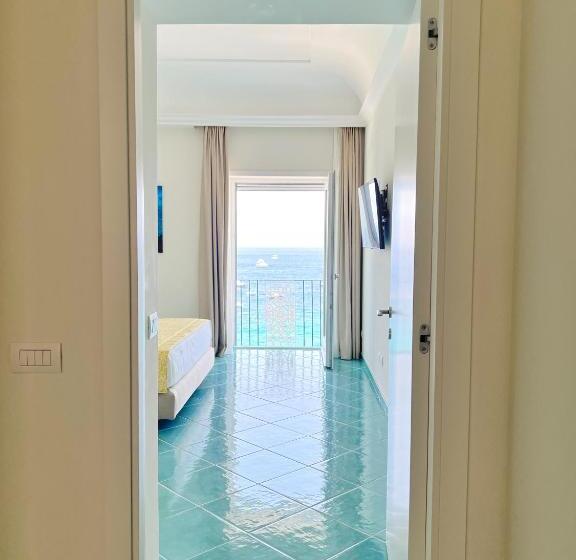 اتاق لوکس با چشم‌انداز دریا, Casa Adelaide